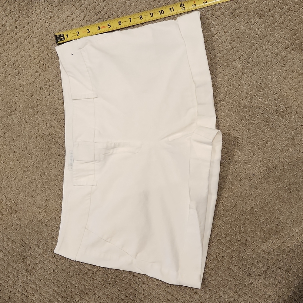 NEW = New York and Company ladies shorts. Sz 18